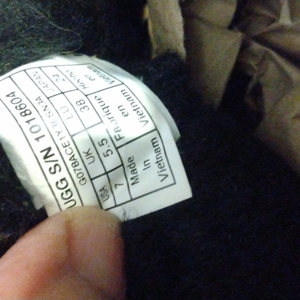 UGG BOOTS - Picture 8 of 9